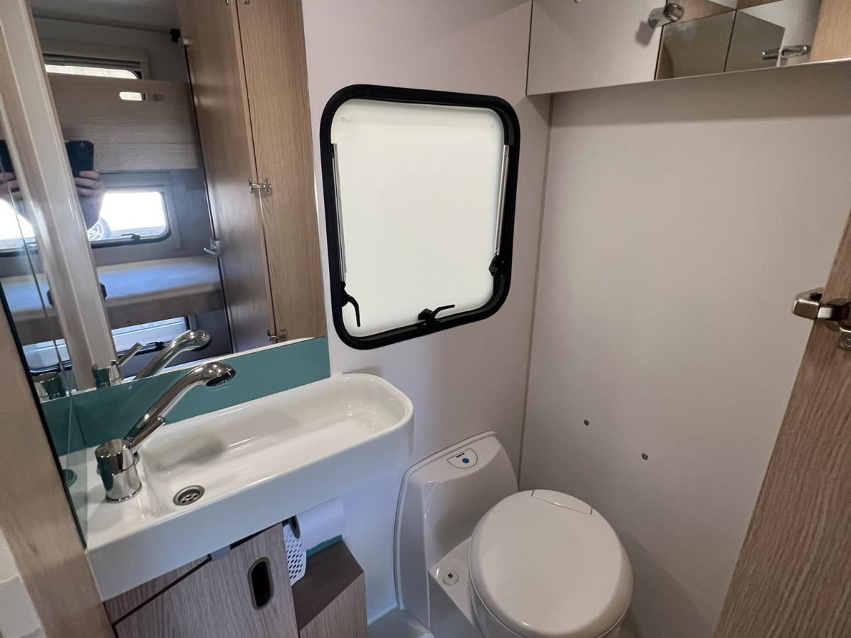 Adria AVIVA 522 PT 3-våningssäng, bild 9 av 15