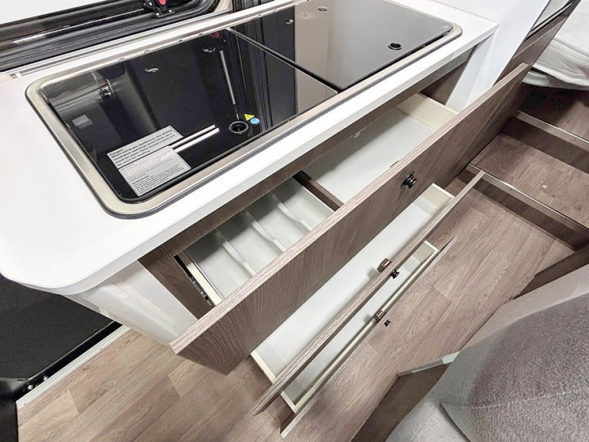 Benimar BENIVAN 160 VAN 640 AUTOMAT LÅNGBÄDDAR Dieselvärmare ADAPTIV Far, bild 12 av 38