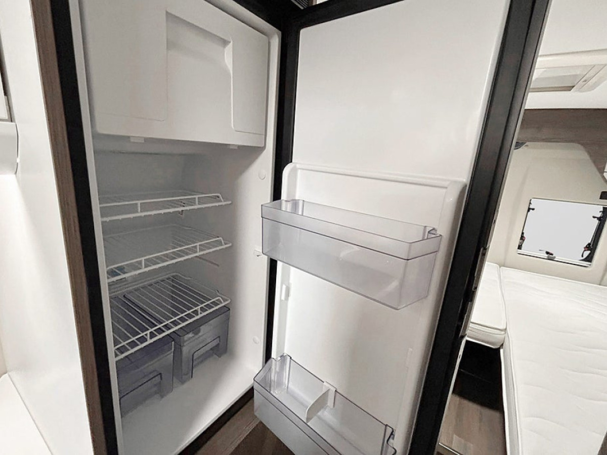 Benimar BENIVAN 160 VAN 640 AUTOMAT LÅNGBÄDDAR Dieselvärmare ADAPTIV Far, bild 13 av 38