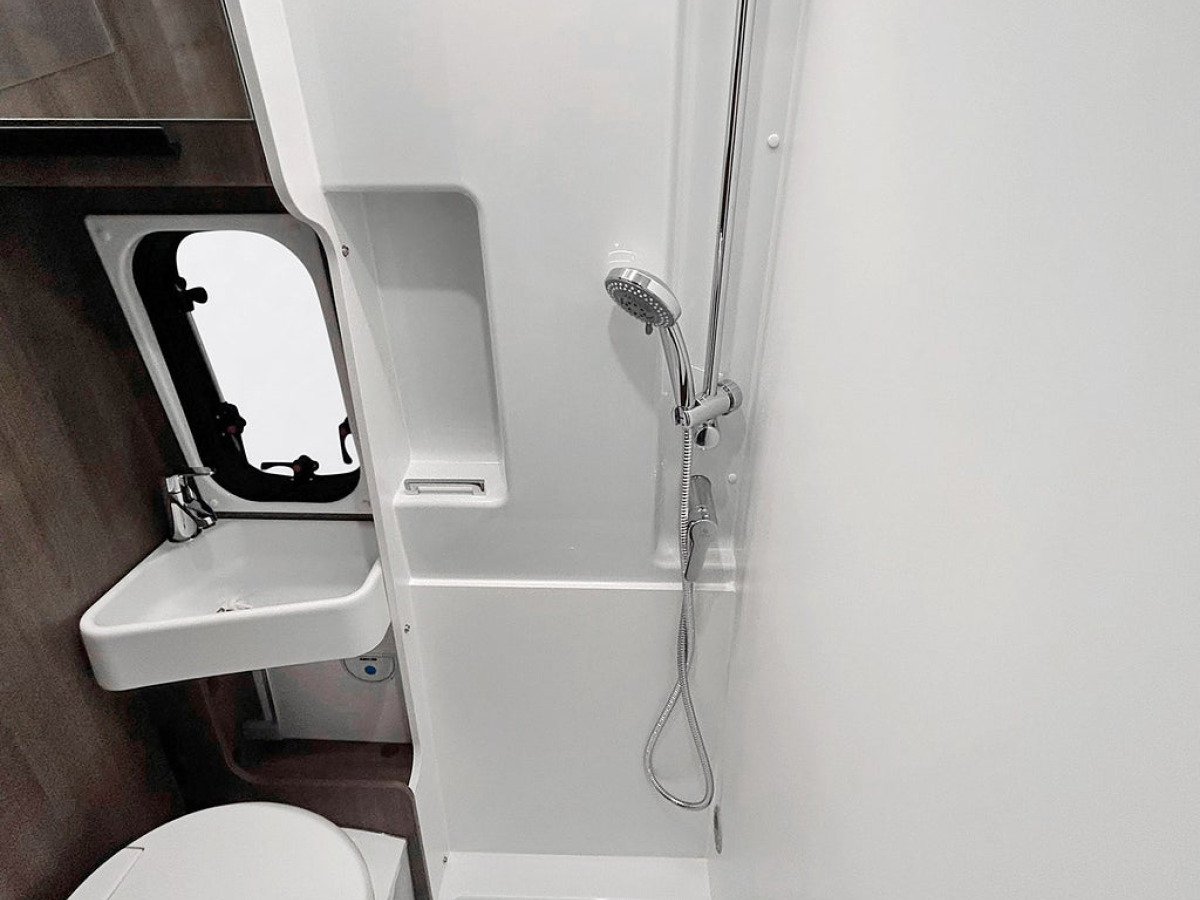 Benimar BENIVAN 160 VAN 640 AUTOMAT LÅNGBÄDDAR Dieselvärmare ADAPTIV Far, bild 24 av 38