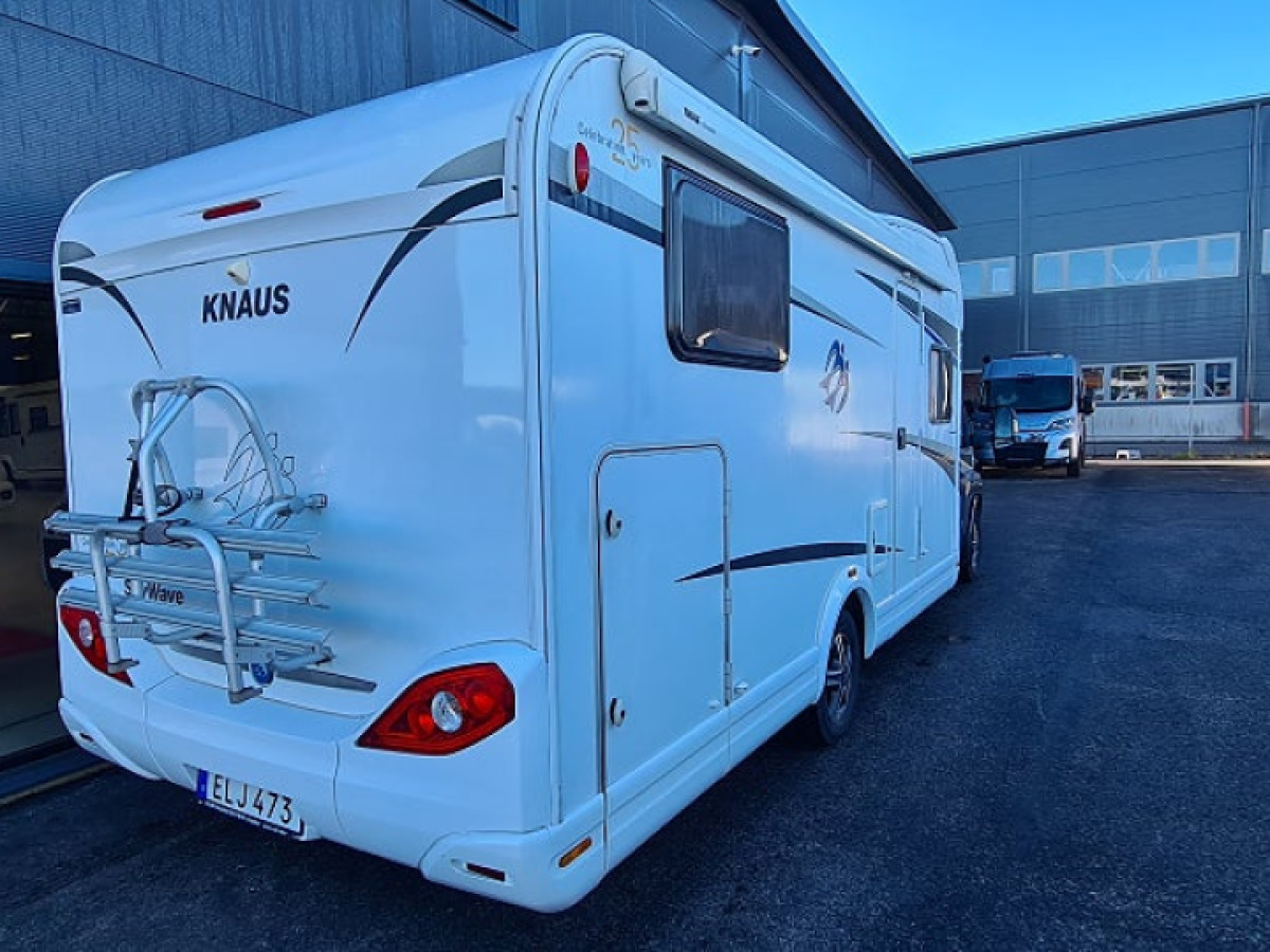 Knaus 700 MEG Skywave 25 years Edition långbädd, alde, solcell x2, bild 2 av 16