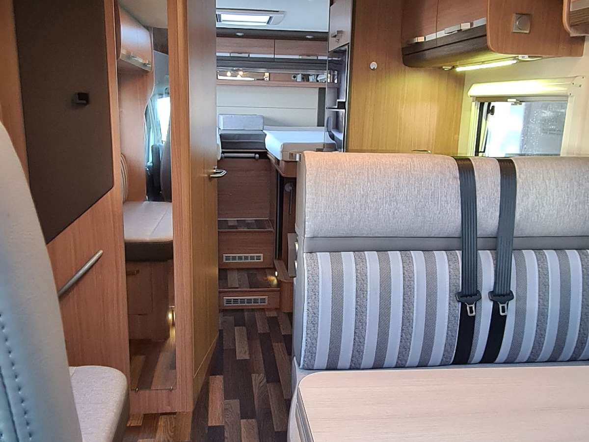 Knaus 700 MEG Skywave 25 years Edition långbädd, alde, solcell x2, bild 8 av 16