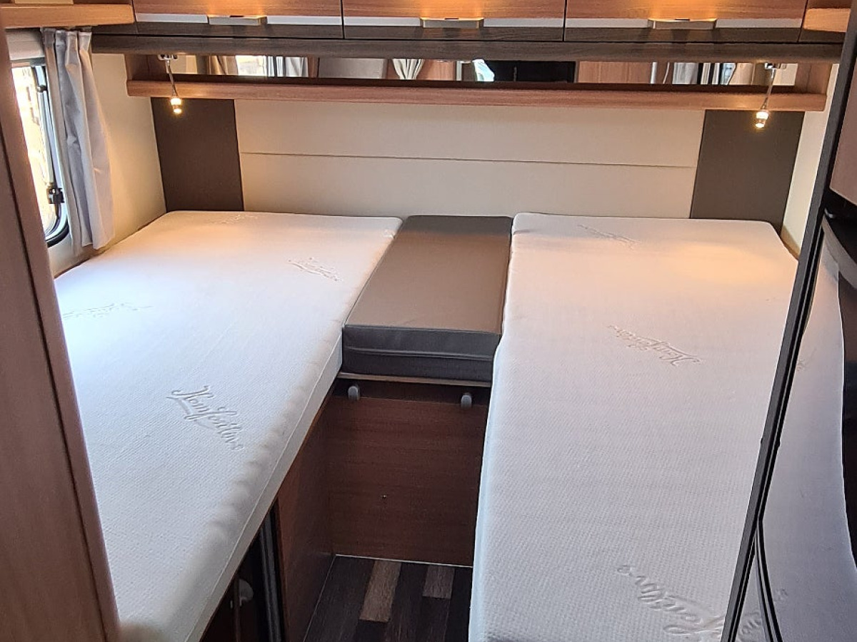 Knaus 700 MEG Skywave 25 years Edition långbädd, alde, solcell x2, bild 14 av 16