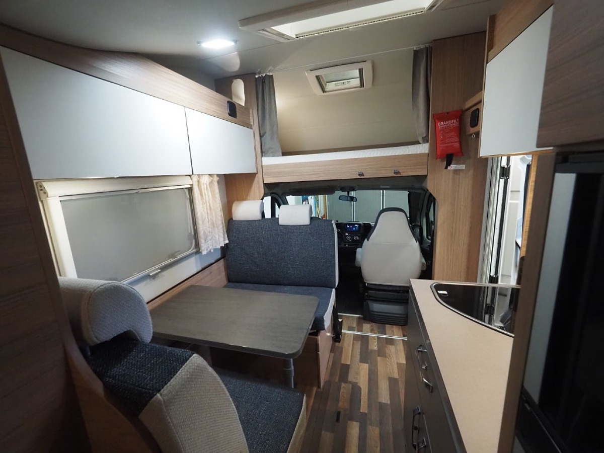 Weinsberg CaraHome 600 DKG AUT I 3500kg I Solcell I 6st Bältade Platser, bild 8 av 21