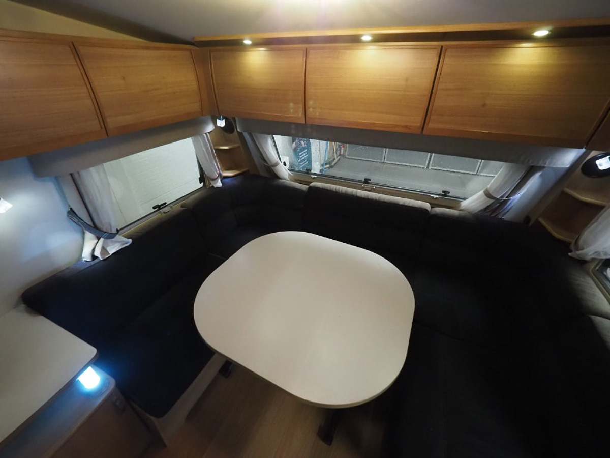 Polar 620 CTX Svit AC Vintervagn Dinette Franskbädd ALDE, bild 6 av 21