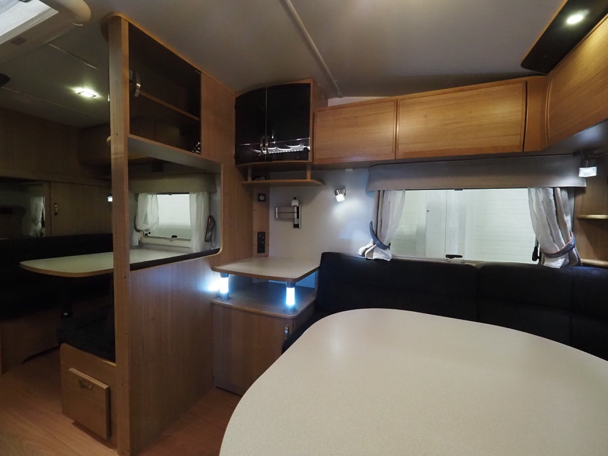Polar 620 CTX Svit AC Vintervagn Dinette Franskbädd ALDE, bild 7 av 21