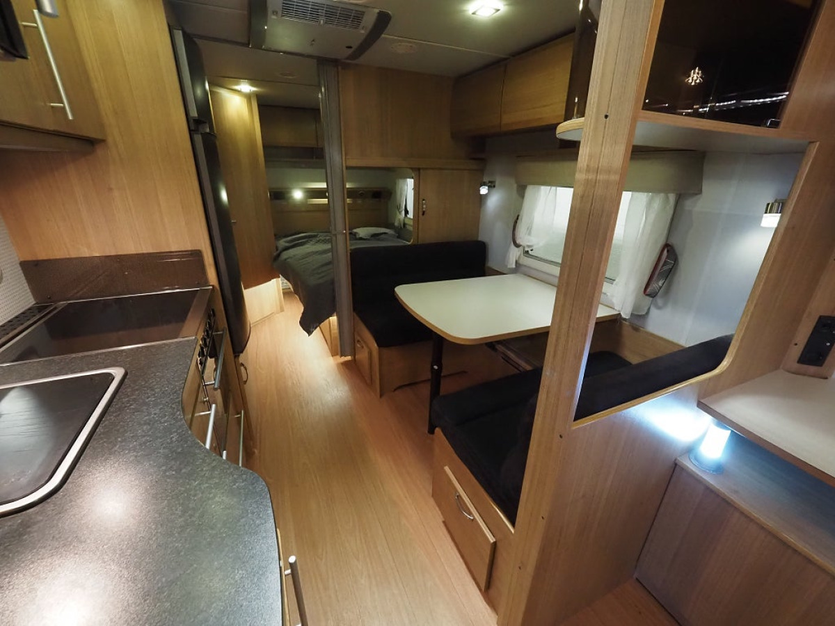 Polar 620 CTX Svit AC Vintervagn Dinette Franskbädd ALDE, bild 8 av 21