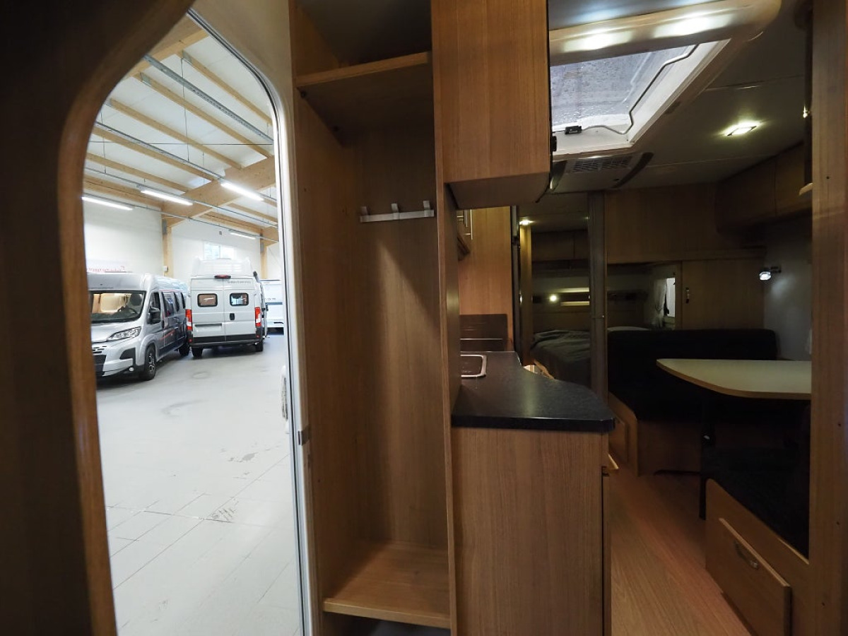 Polar 620 CTX Svit AC Vintervagn Dinette Franskbädd ALDE, bild 9 av 21