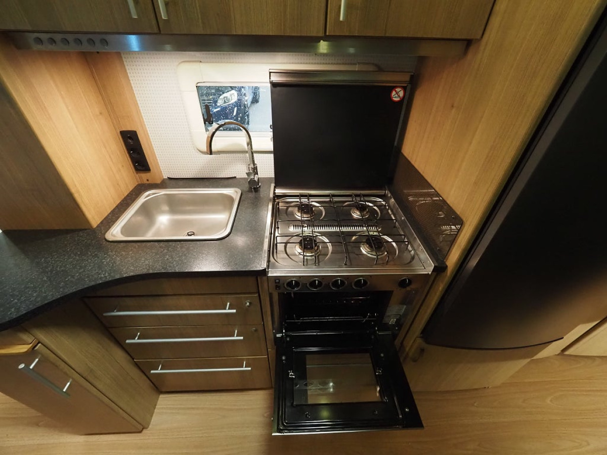 Polar 620 CTX Svit AC Vintervagn Dinette Franskbädd ALDE, bild 10 av 21