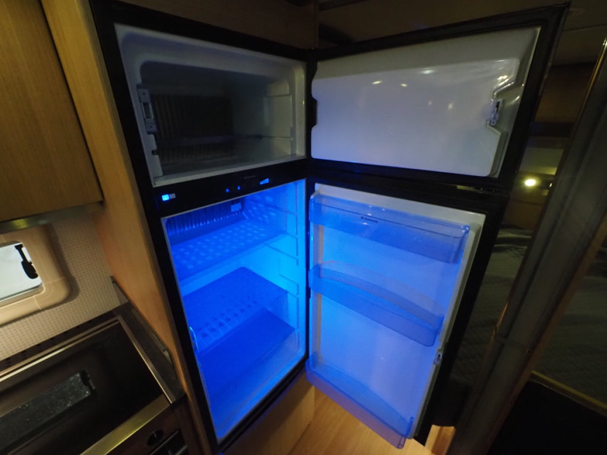 Polar 620 CTX Svit AC Vintervagn Dinette Franskbädd ALDE, bild 11 av 21