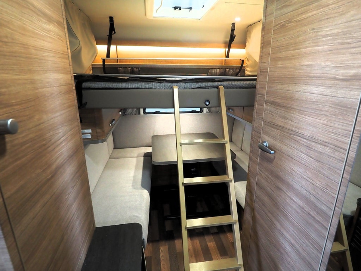 Weinsberg CaraOne 390 PUH Frontkök/Förtält/4-Bäddar, bild 14 av 17