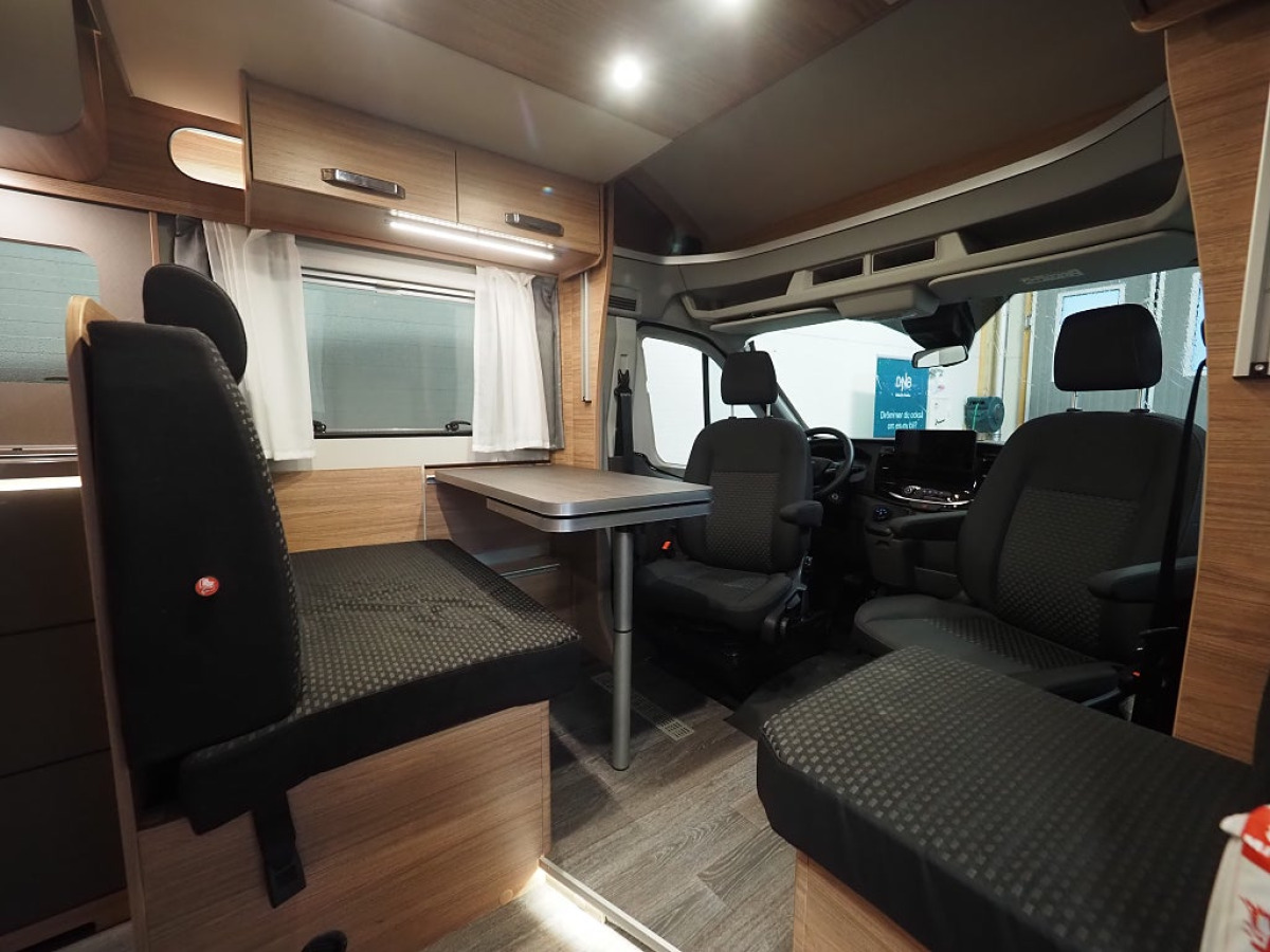 Weinsberg CaraSuite 700MEG 165hk I AUT I 3500kg I MOMS I Solcell I Backkam, bild 5 av 22