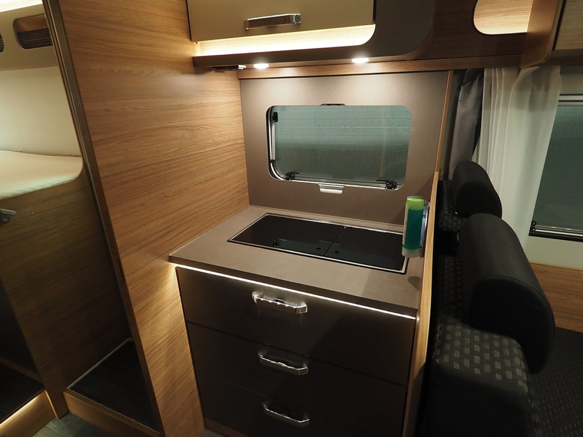 Weinsberg CaraSuite 700MEG 165hk I AUT I 3500kg I MOMS I Solcell I Backkam, bild 7 av 22