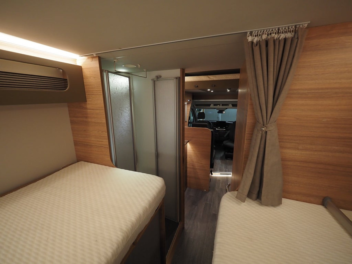 Weinsberg CaraSuite 700MEG 165hk I AUT I 3500kg I MOMS I Solcell I Backkam, bild 10 av 22
