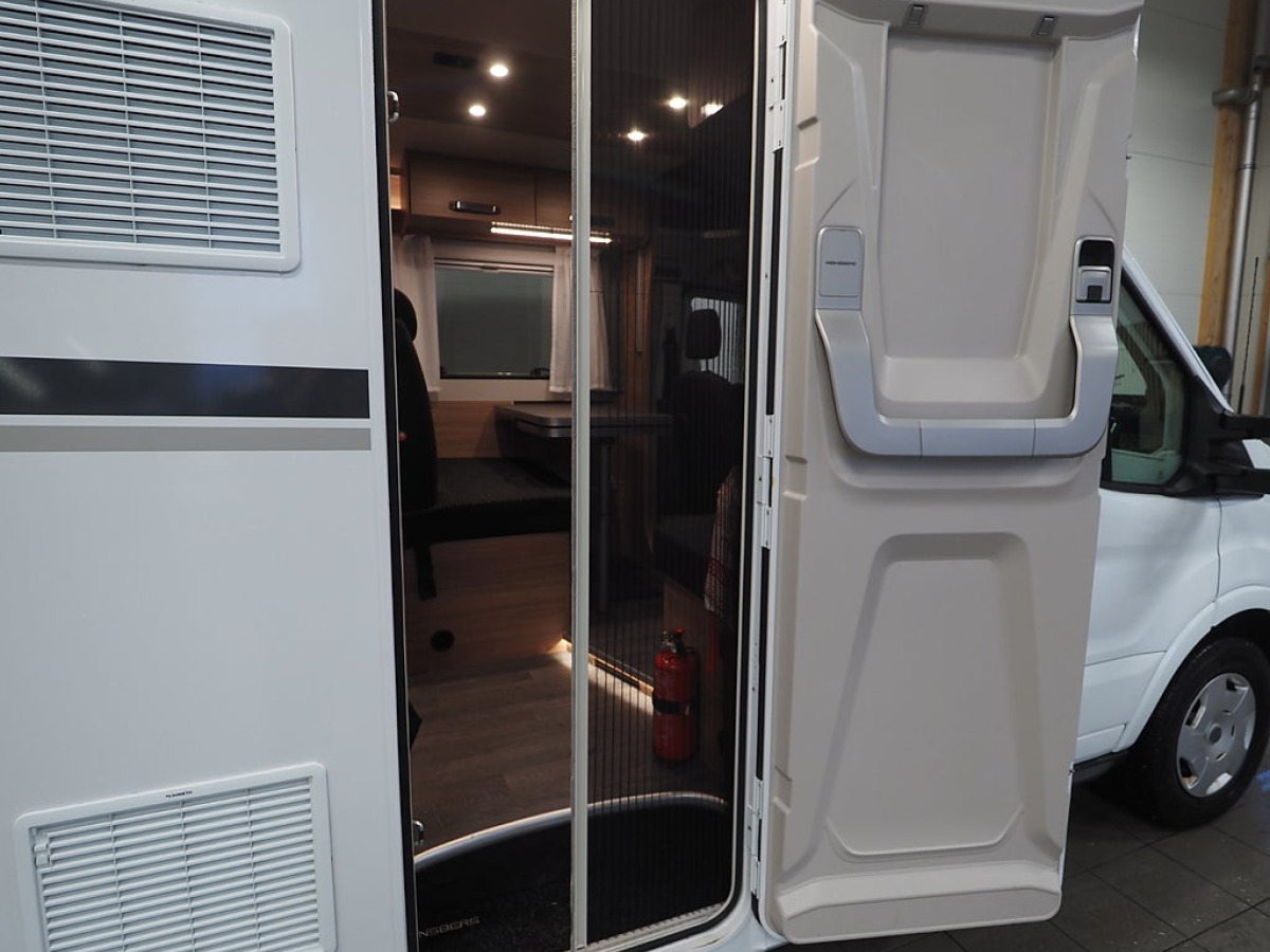 Weinsberg CaraSuite 700MEG 165hk I AUT I 3500kg I MOMS I Solcell I Backkam, bild 20 av 22