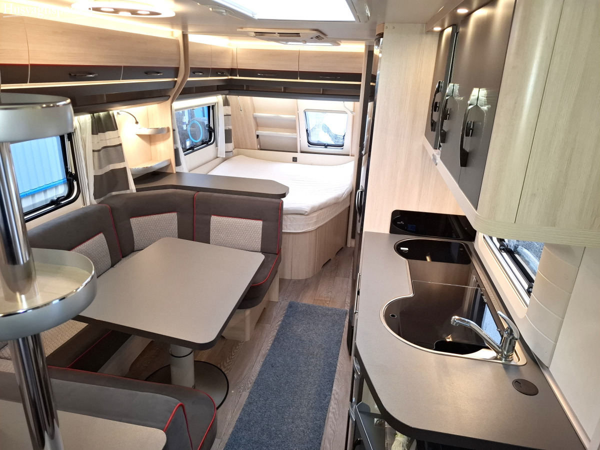 Hobby 650 KMFE De Luxe Alde, Barnkammare, Ac, Mover, Ugn, Markis, bild 5 av 13
