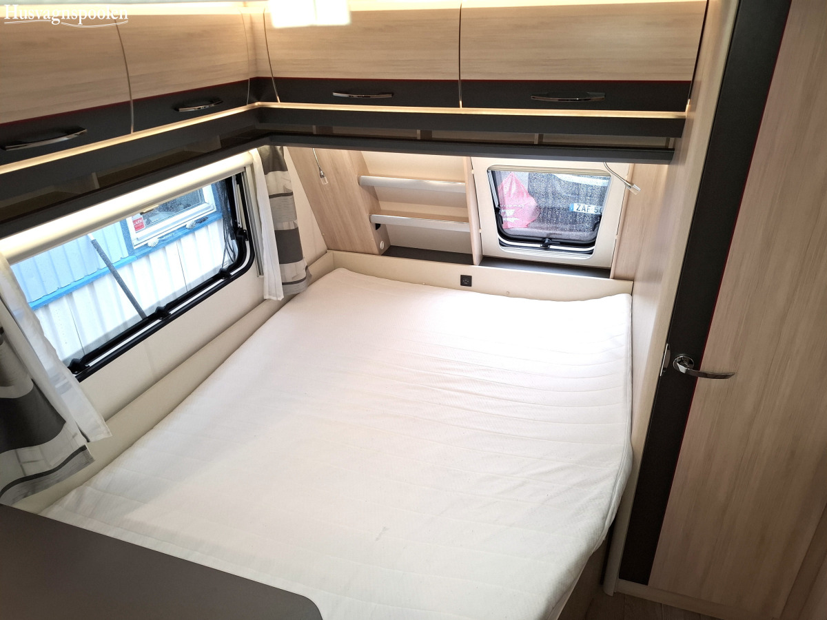 Hobby 650 KMFE De Luxe Alde, Barnkammare, Ac, Mover, Ugn, Markis, bild 6 av 13