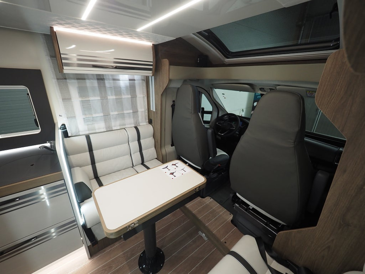 Ci Magis 66 XT Air Edition AC Taksäng Markis Queenbädd Stort badrum, bild 6 av 21