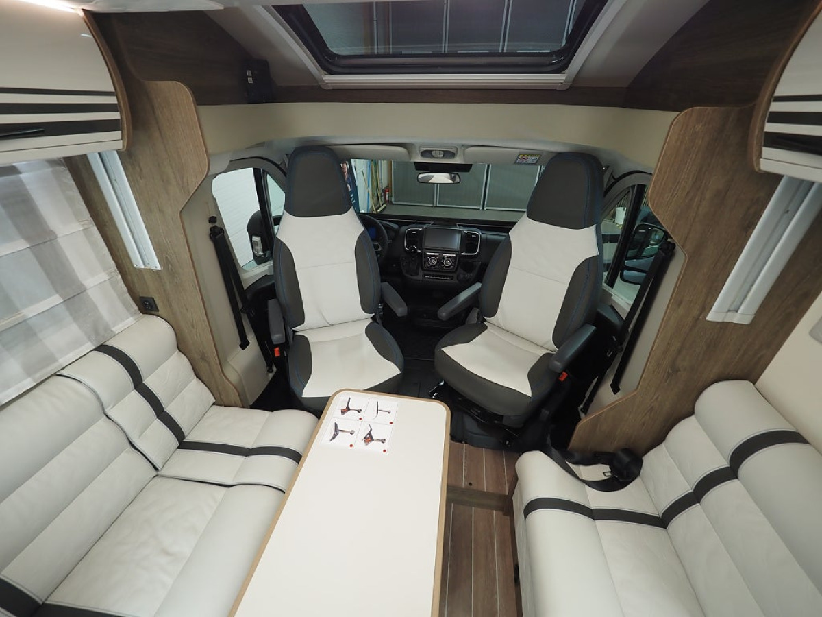 Ci Magis 66 XT Air Edition AC Taksäng Markis Queenbädd Stort badrum, bild 7 av 21