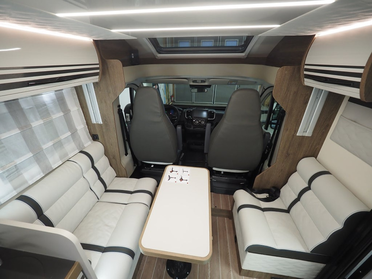 Ci Magis 66 XT Air Edition AC Taksäng Markis Queenbädd Stort badrum, bild 8 av 21