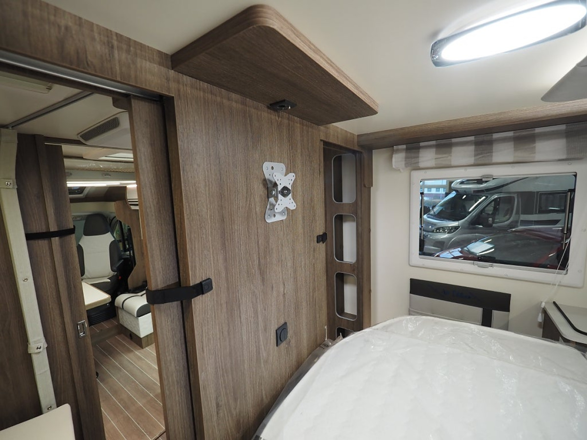 Ci Magis 66 XT Air Edition AC Taksäng Markis Queenbädd Stort badrum, bild 17 av 21