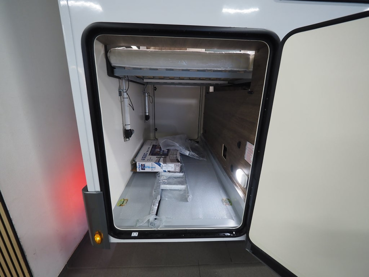 Ci Magis 66 XT Air Edition AC Taksäng Markis Queenbädd Stort badrum, bild 18 av 21