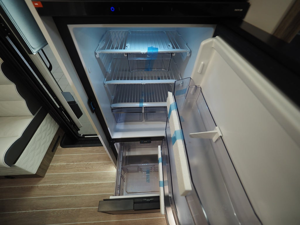 Ci Magis 66 XT Air Edition AC Taksäng Markis Queenbädd Stort badrum, bild 21 av 21