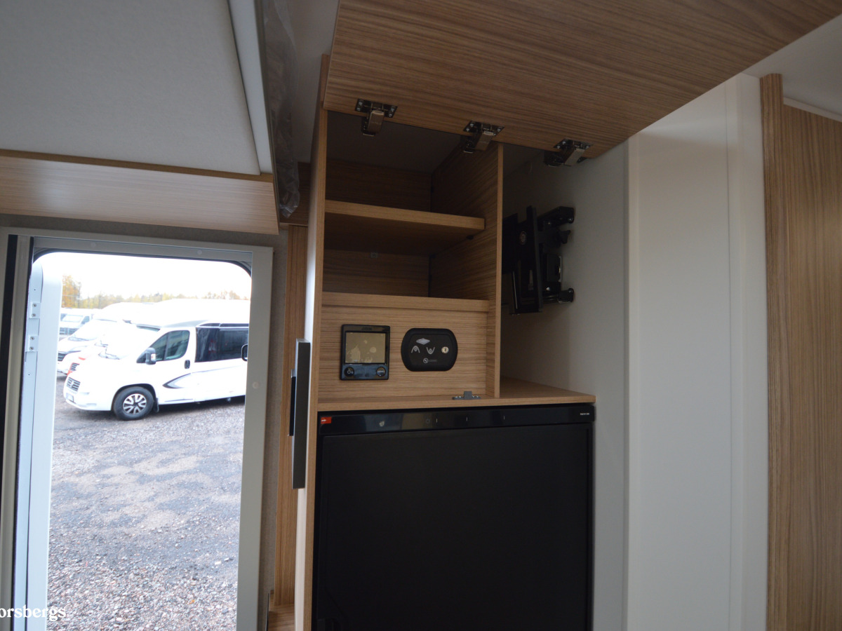 Pilote P740 C EVIDENC - Aldevärme, 5 sittplatser, 5 Sovplatser och mycket mer, bild 8 av 48