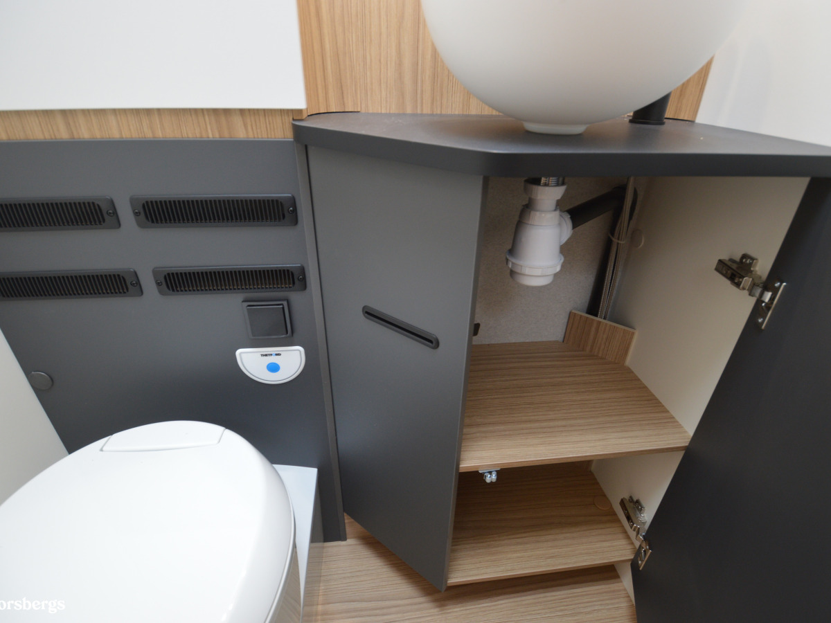 Pilote P740 C EVIDENC - Aldevärme, 5 sittplatser, 5 Sovplatser och mycket mer, bild 25 av 48
