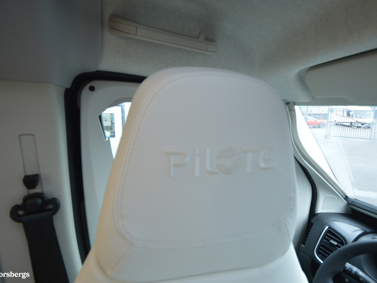 Pilote P740 C EVIDENC - Aldevärme, 5 sittplatser, 5 Sovplatser och mycket mer, bild 33 av 48