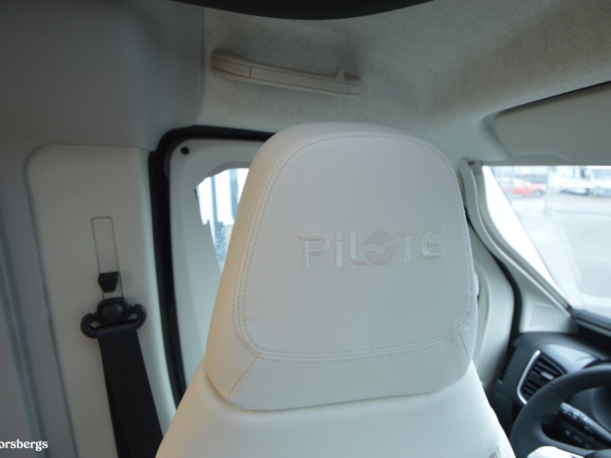 Pilote P740 C EVIDENC - Aldevärme, 5 sittplatser, 5 Sovplatser och mycket mer, bild 34 av 48