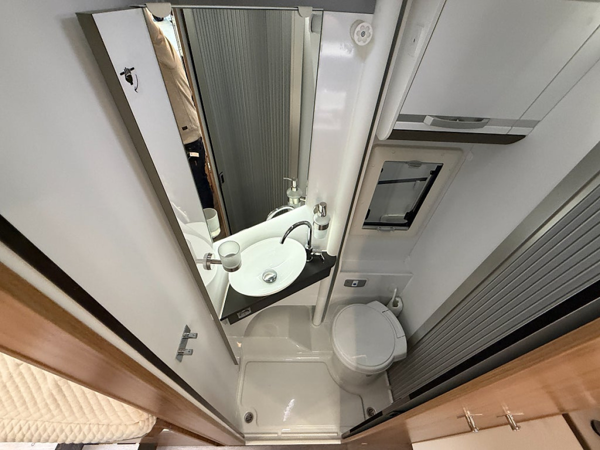 Adria Coral Plus 600 SL *Automat*AC*Långbädd*, bild 9 av 18